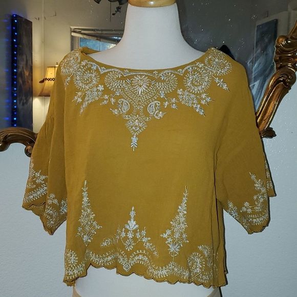 FREE PEOPLE Bohemian embroidered womens crop top 🌼😊🍂 - Picture 2 of 11